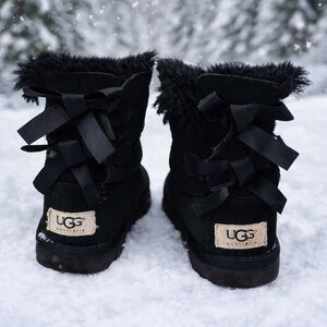 UGG Kids Black Bailey Bow Boots - Size
12 - Cozy & Classic GUC
